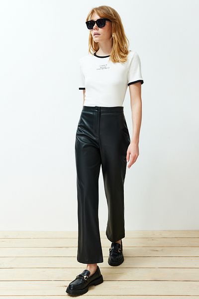 Trendyol Collection Černý rovný/rovný střih Slim Leg Tkané kalhoty z umělé kůže TWOAW22PL0284