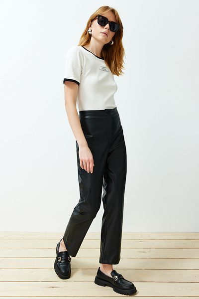 Trendyol Collection Černý rovný/rovný střih Slim Leg Tkané kalhoty z umělé kůže TWOAW22PL0284