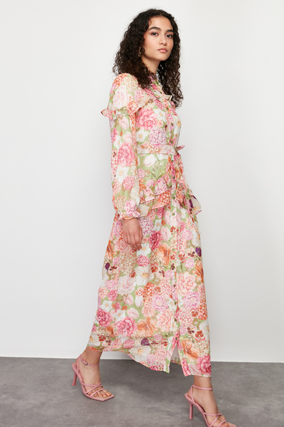 Trendyol Modest Ροζ φλοράλ βολάν Φόρεμα από υφαντό σιφόν με λεπτομερή επένδυση TCTSS24EB00003