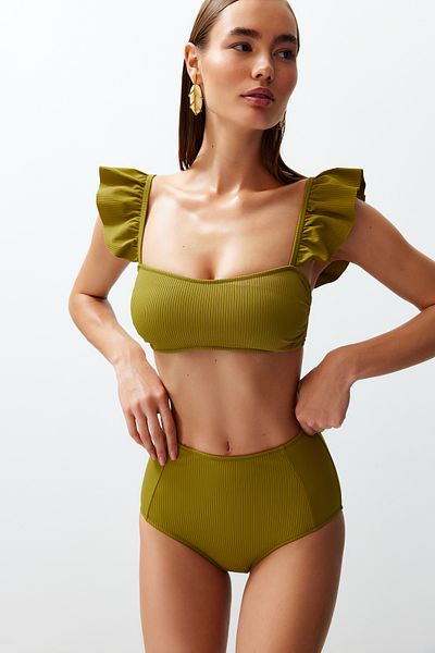 Trendyol Collection Grünes Bralet-Rüschen-strukturiertes Hipster-Bikini-Set mit hoher Taille TBESS22BT0049