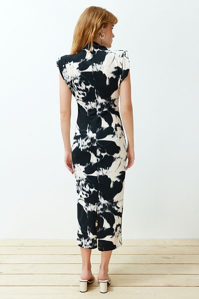 Trendyol Collection Többszínű virágos állványgallér, párnázott bodycone/testhezálló kötött maxi ceruza ruha TWOSS24EL00841