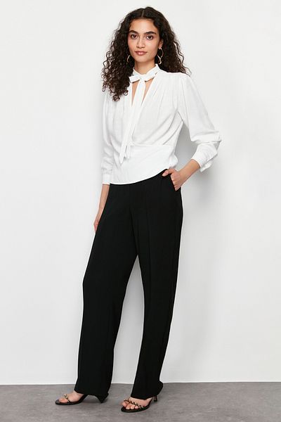 Trendyol Collection Detailní tkaná halenka Ecru na krk TWOSS24BZ00338