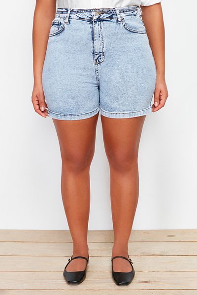 Trendyol Curve Světle modré džínové šortky Straight Fit s vysokým pasem TBBSS24AP00030