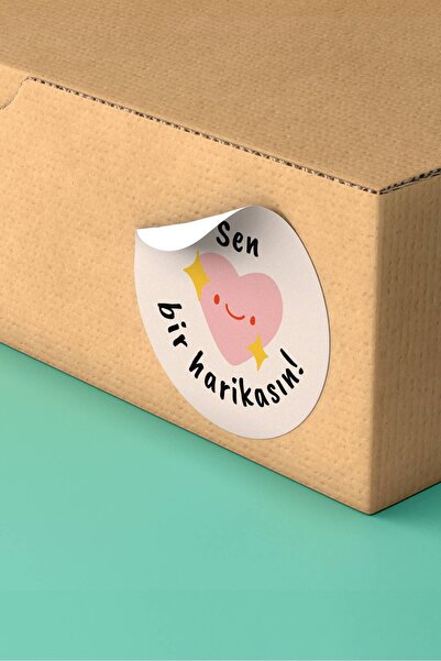 Basic Sense Sticker Pembe Kalpli Sen Bir Harikasın Yazılı Paketleme Ambalaj Etiketi - 3x3cm 90 Adet - ST2326