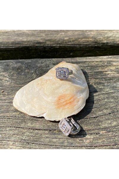 DİLEK KUYUMCULUK Altın baget küpe