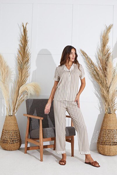 Sevim Costum de pijama bej cu mânecă scurtă pentru femei, cu guler de cămașă cu nasturi în față C9T2N551