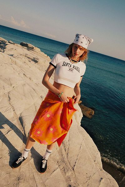 DeFacto Fitted Crew Neck Printed Short Sleeve Crop T-Shirt A0611ax23sm