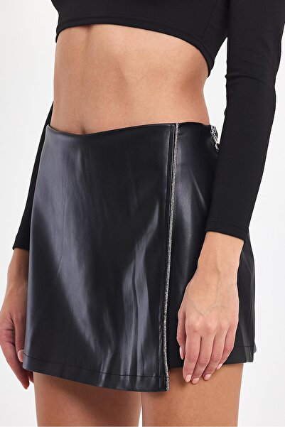 Ceylen Kapaklı Taş Detaylı Deri Şort Etek
