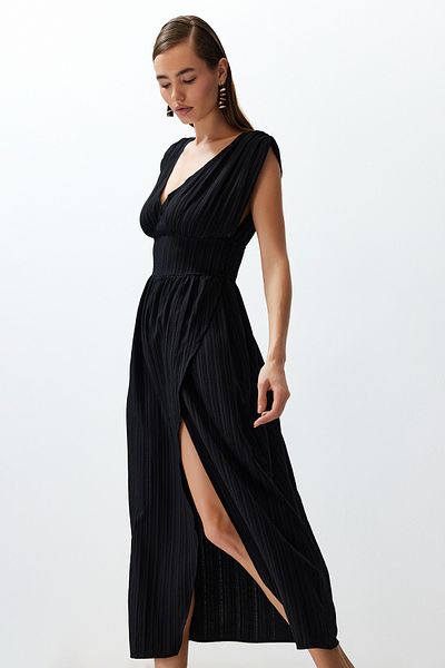 Trendyol Collection Czarna sukienka plażowa maxi z rozcięciem TBESS24EL00063