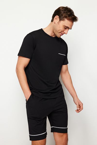 Trendyol Collection Schwarzes Pyjama-Set mit Paspeln und gestrickten Shorts in normaler Passform TMNSS24PT00021