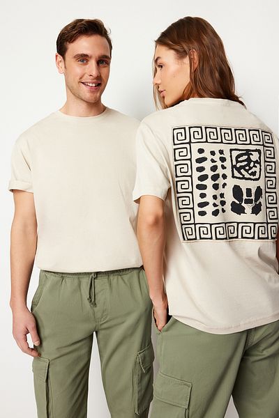 Trendyol Collection Stone Oversize/Wide Cut Patch Λεπτομέρεια εμπριμέ μπλουζάκι από 100% βαμβάκι TMNSS24TS00119