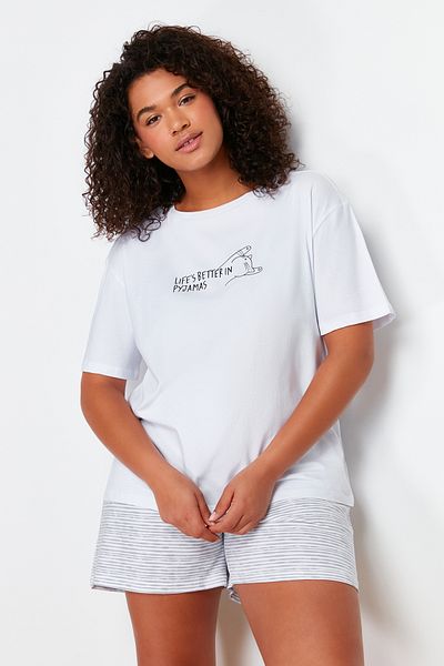 Trendyol Curve White Striped Slogan Printed Knitted Pajamas Set TBBSS24AI00020