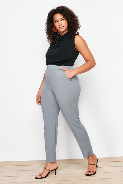 Trendyol Curve Graue, detaillierte Strickhose mit Zigarettenzubehör TBSSS24AR00023