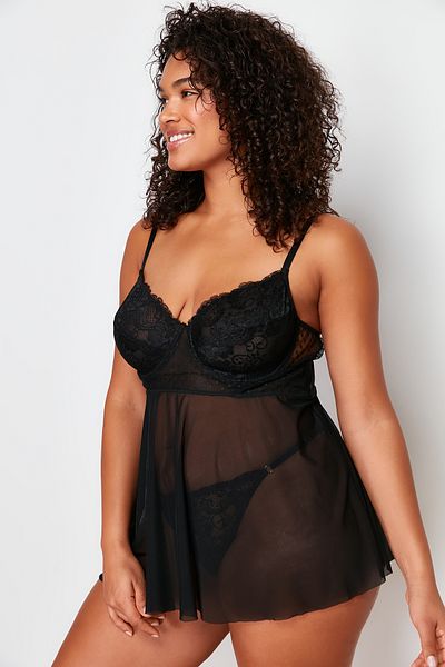Trendyol Curve Schwarzes Set mit Bügel-Babydoll und Tanga mit hoher Taille TBSSS24DH00001