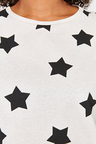 Trendyol Curve Σετ Πιτζάμες Πλεκτές Πιτζάμες Μπεζ με Σορτς με Σχέδιο Αστέρι TBBSS24AI00027