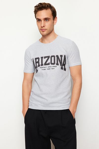 Trendyol Collection T-Shirt με υφή λευκού κειμένου - κανονική κοπή TMNSS24TS00199