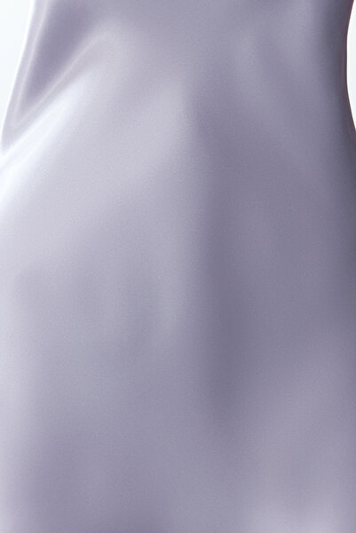 Trendyol Collection Noční košile se saténovým tkaným šedým provazovým páskem - krajková záda THMSS24GC00016