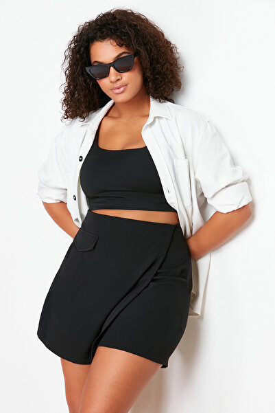 Trendyol Curve Μαύρη τσέπη με λεπτομερή υφασμένο σορτς TBBSS24AP00004