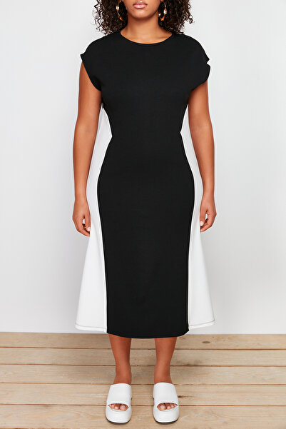 Trendyol Curve Black-White Color Blocked Midi Knitted Dress TBBSS24AH00143