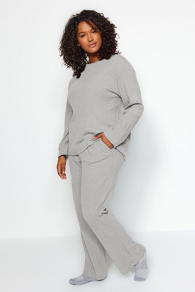 Trendyol Curve Anthrazitfarbenes, geripptes Camisole-Set mit Rundhalsausschnitt in Übergröße – TBBAW24CP00021