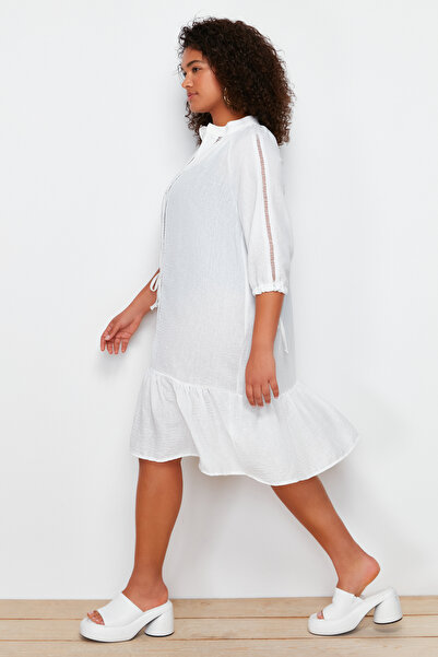 Trendyol Curve V-Neck White Beach Dress - Flounce Skirt and Button Detail TBBSS24AH00100