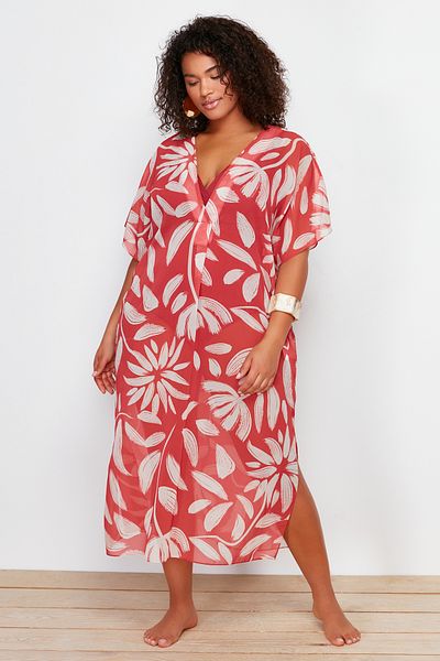 Trendyol Curve Plus Size Midi-Strandkleid mit tropischem Muster – Fledermausärmel, mehrfarbig TBBSS24AH00060
