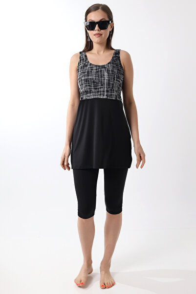 aykum Ruha harisnyával és köztes fürdőruhával