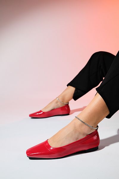 LuviShoes POHAN Rote Ballerinas aus Lackleder für Damen mit Steindetail