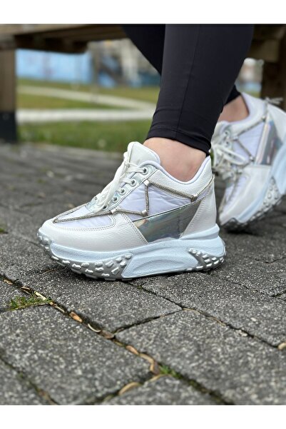 İmerShoes Günlük Kadın Beyaz Rugan Hologram Detay Sneaker Yüksek Topuk Taş Bağcık Rahat Spor Ayakkabı 1038