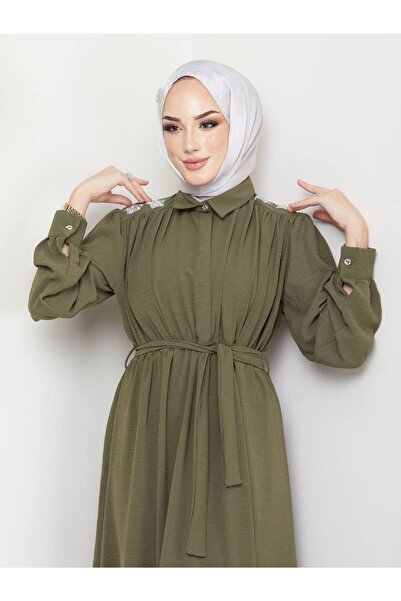 Sum OMUZLARI TAŞ İŞLEMELİ RAHAT ŞIK ELBİSE ?