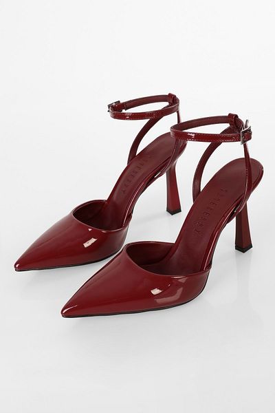 Shoeberry Martini Stilettos für Damen aus weinrotem Lackleder mit Knöchelriemen und Gürtel