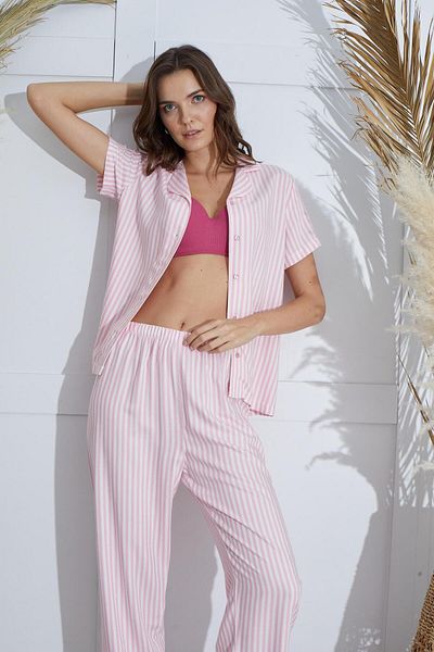 Sevim Costum de pijama roz, cu mânecă scurtă, nasturi în față, C2T1N951