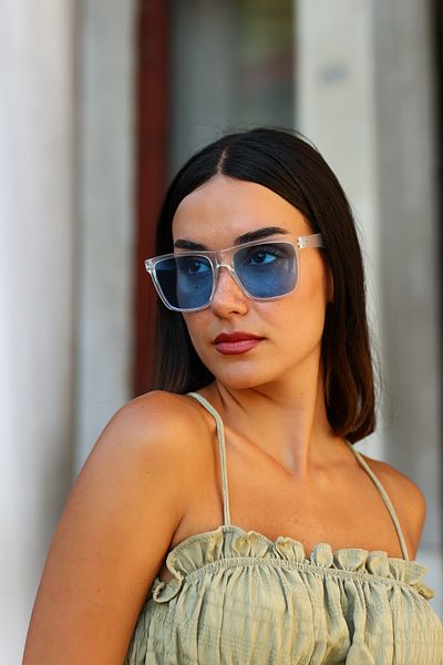 ModaLucci نظارات شمسية مربعة شفافة باللون الأزرق