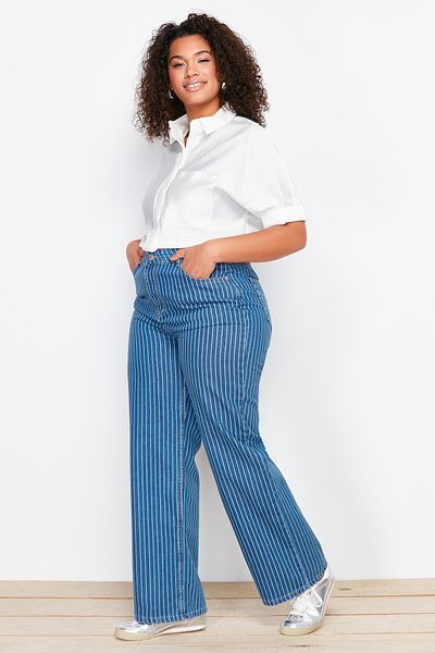 Trendyol Curve Dunkelblaue, gestreifte Jeans mit weitem Schnitt TBBSS24CJ00007