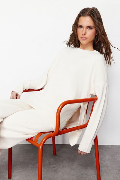 Trendyol Collection Ecru Comfortable Cut Basic Knitwear Top and Bottom Set TWOSS24AU00077