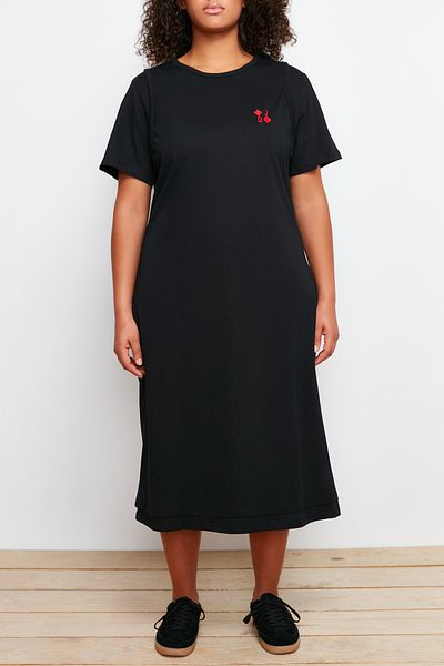 Trendyol Curve Knitted Maxi Black Embroidered T-shirt Dress - 100% Cotton TBBSS24AH00084