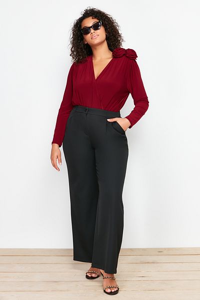 Trendyol Curve Weinroter zweireihiger Body mit Kragen und Accessoires TBSSS24AF00080