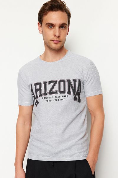 Trendyol Collection T-Shirt με υφή λευκού κειμένου - κανονική κοπή TMNSS24TS00199