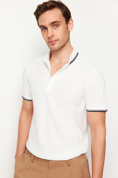 Trendyol Collection Colour Blocked White T-shirt Polo Neck - Ανάγλυφο, κανονική εφαρμογή TMNSS24PO00039