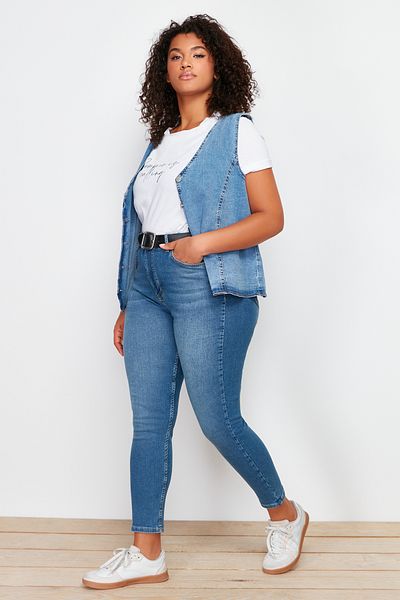 Trendyol Curve Dunkelblaue, dehnbare Skinny-Jeans mit superhoher Taille für Damen TBBSS24CJ00027