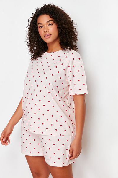 Trendyol Curve Hellrosa Pyjama-Set aus Strick mit Herzmuster TBBSS24AI00025
