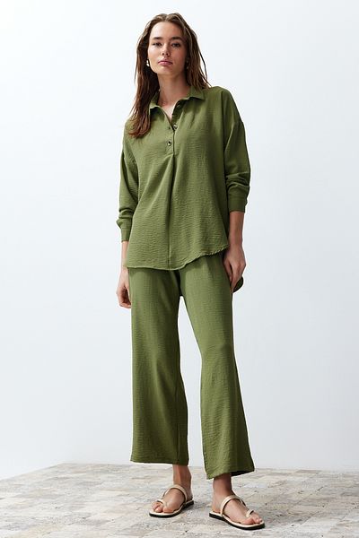 Trendyol Collection Khaki gombos szőtt blúz és nadrág szett - TWOSS24AU00108