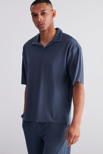 Trendyol Collection Indigo OTToman Polo-Shirt mit strukturiertem Kragen – weite Passform, limitierte Auflage TMNSS23po00020
