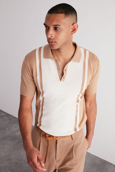 Trendyol Collection Tricou tricotat bej cu plasă normală, cu nasturi, cu gât polo TMNSS24PO00008