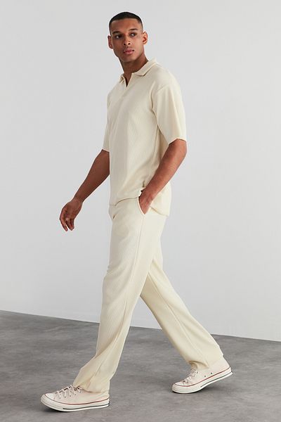 Trendyol Collection Ecru-Farbe – knitterfreie, strukturierte Jogginghose mit weitem Bein TMNSS23EA00013 – limitierte Auflage