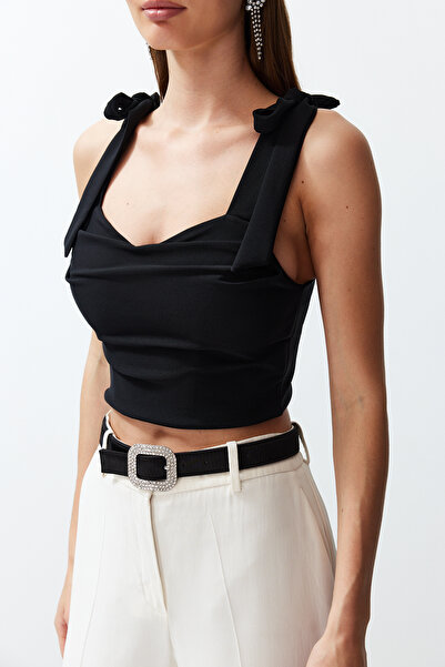 Trendyol Collection Black Crop Bustier s tkaným detailem - detail kravaty TPRSS24BS00027