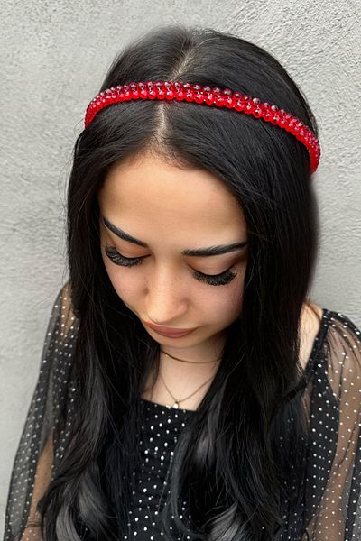 TAKIŞTIR Червена корона с детайли от камъни