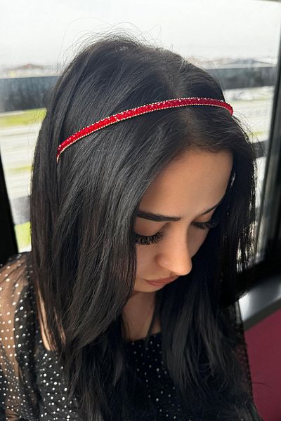 TAKIŞTIR تاج مزين بالحجر باللون الأحمر