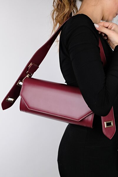 LuviShoes حقيبة كلاتش نسائية باللون العنابي من Miguel