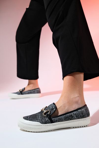LuviShoes BARCELOS Schwarze Loafer-Schuhe mit Schnalle aus Stroh für Damen